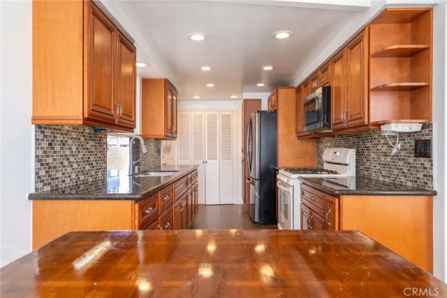 8543 6th, Downey, CA 90241