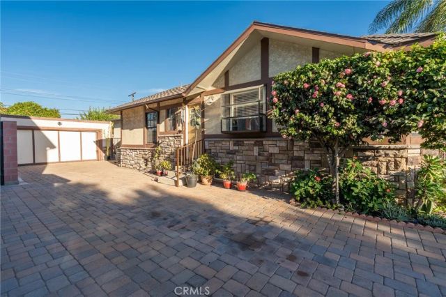 8543 6th, Downey, CA 90241