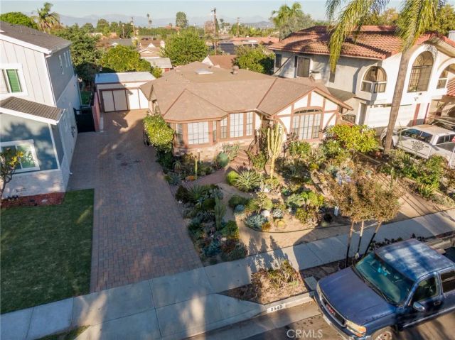 8543 6th, Downey, CA 90241