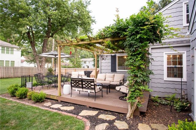 6015 DELMAR Street, Fairway, KS 66205