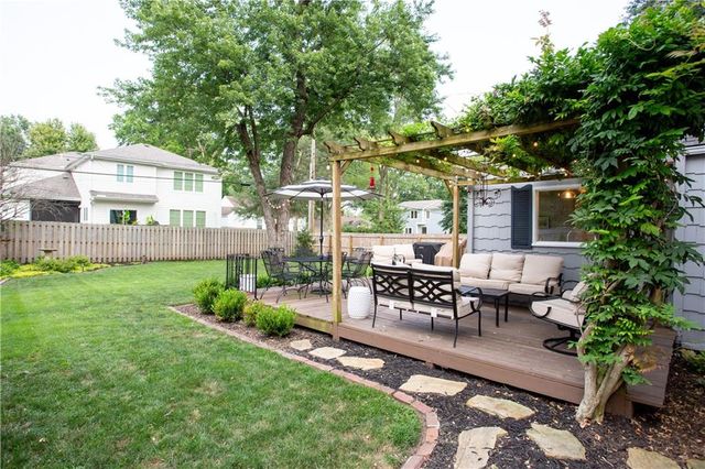 6015 DELMAR Street, Fairway, KS 66205