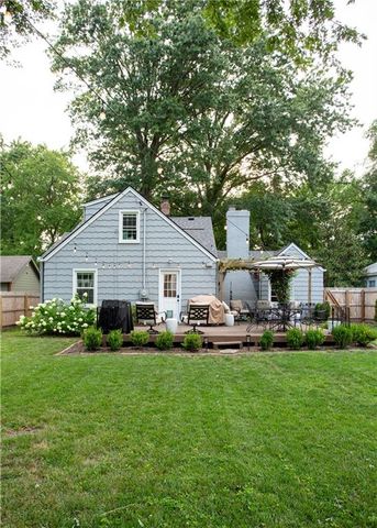 6015 DELMAR Street, Fairway, KS 66205