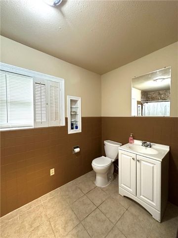 620 E Borden St, Sinton, TX 78387