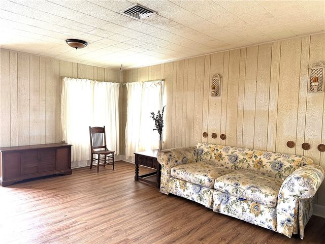 620 E Borden St, Sinton, TX 78387