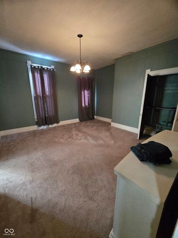 127 S Madison Street, Knightstown, IN 46148