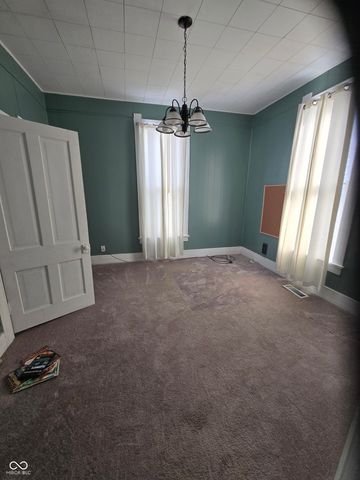 127 S Madison Street, Knightstown, IN 46148