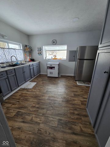 127 S Madison Street, Knightstown, IN 46148