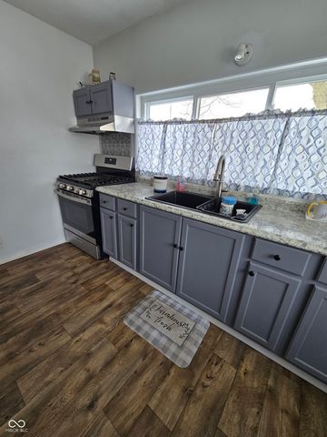127 S Madison Street, Knightstown, IN 46148