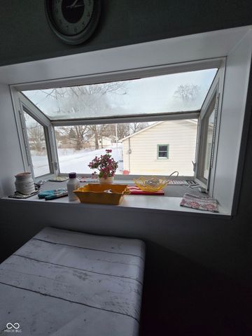 127 S Madison Street, Knightstown, IN 46148