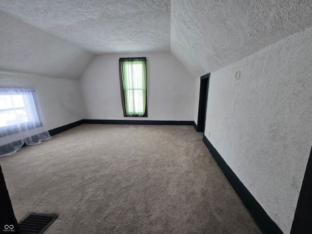 127 S Madison Street, Knightstown, IN 46148