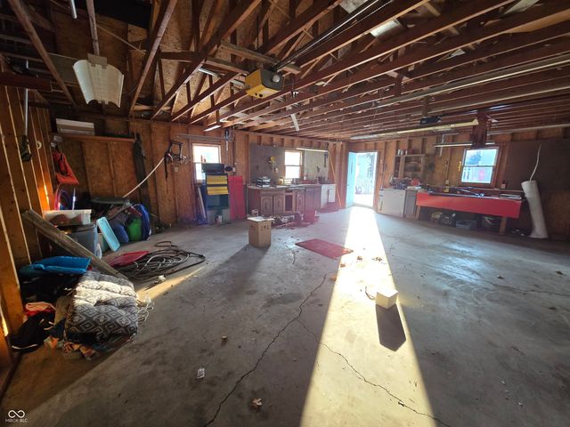 127 S Madison Street, Knightstown, IN 46148