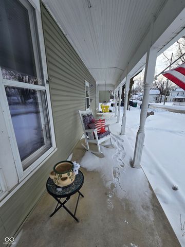 127 S Madison Street, Knightstown, IN 46148