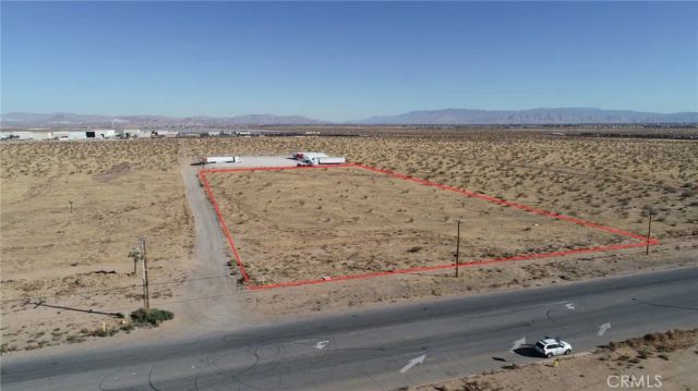 16653 Adelanto, Adelanto, CA 92301