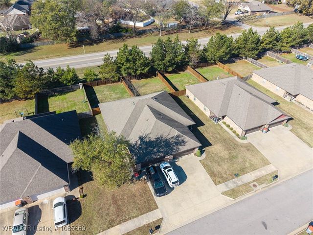 1001,1009,1102,1110 Springhill, Barling, AR 72923