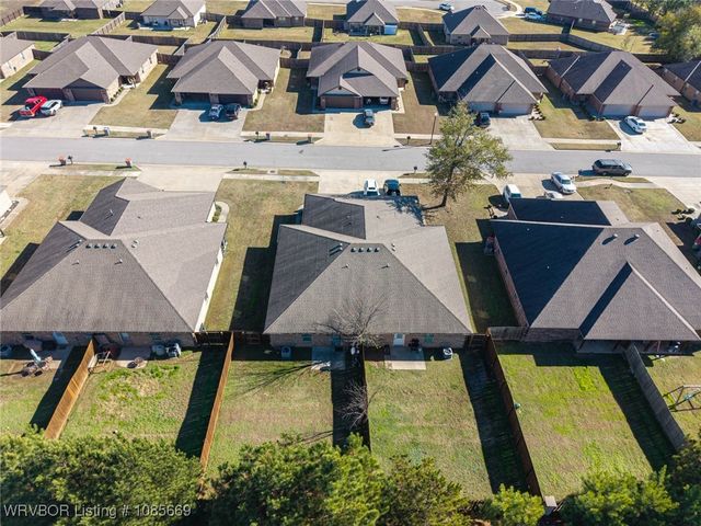 1001,1009,1102,1110 Springhill, Barling, AR 72923