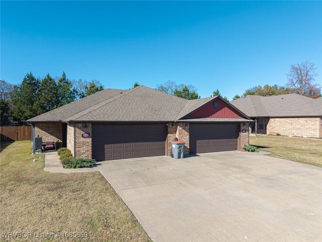 1001,1009,1102,1110 Springhill, Barling, AR 72923