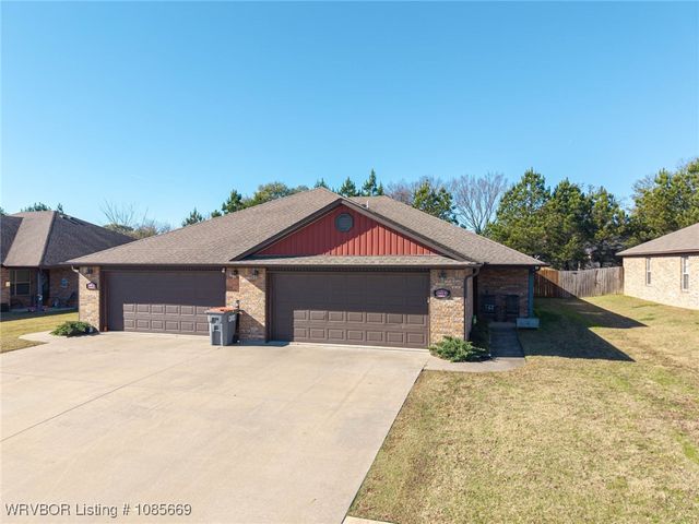 1001,1009,1102,1110 Springhill, Barling, AR 72923