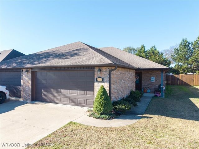 1001,1009,1102,1110 Springhill, Barling, AR 72923