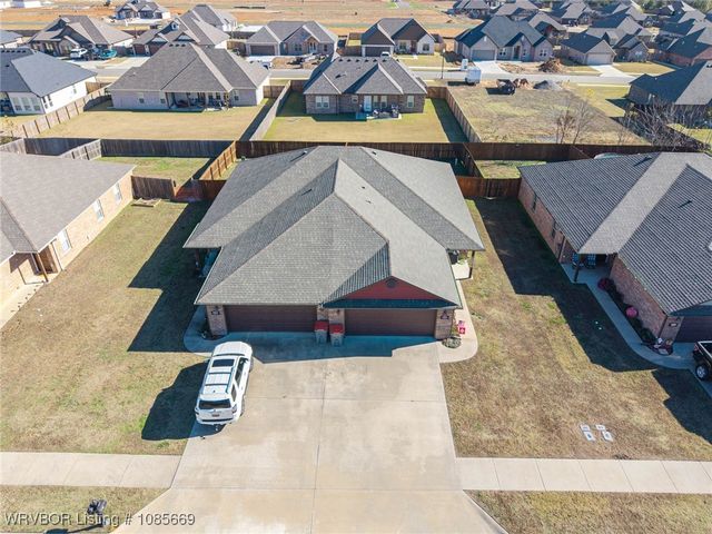 1001,1009,1102,1110 Springhill, Barling, AR 72923