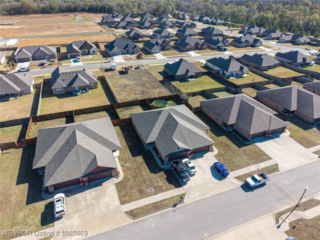 1001,1009,1102,1110 Springhill, Barling, AR 72923