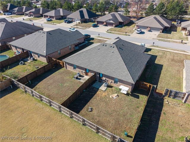 1001,1009,1102,1110 Springhill, Barling, AR 72923