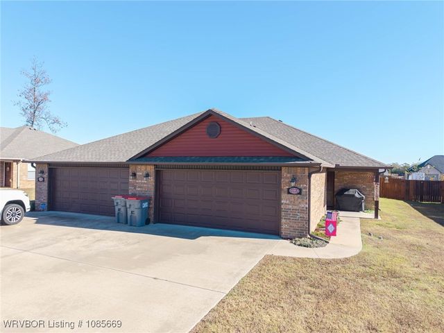 1001,1009,1102,1110 Springhill, Barling, AR 72923