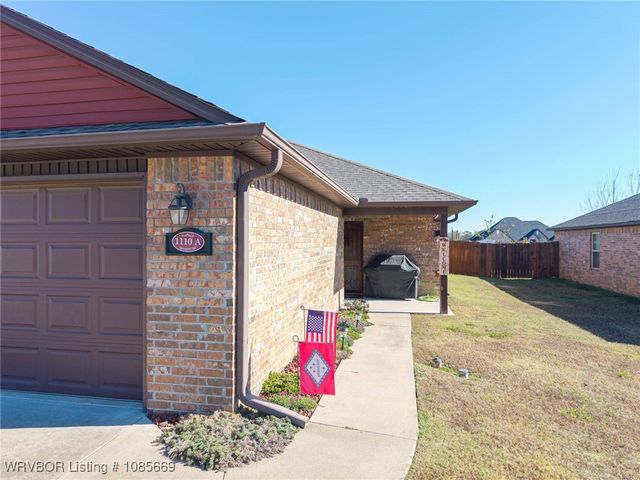 1001,1009,1102,1110 Springhill, Barling, AR 72923