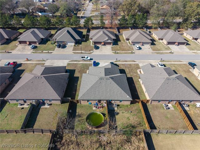 1001,1009,1102,1110 Springhill, Barling, AR 72923