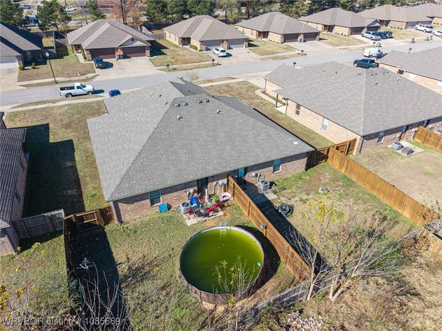 1001,1009,1102,1110 Springhill, Barling, AR 72923