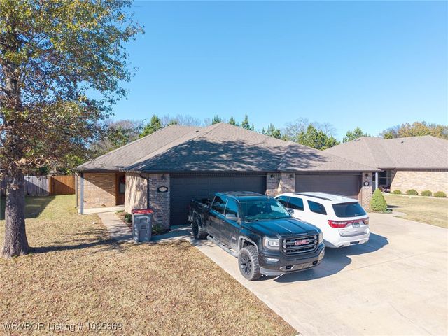 1001,1009,1102,1110 Springhill, Barling, AR 72923