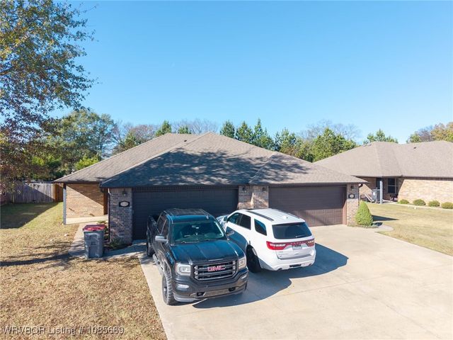 1001,1009,1102,1110 Springhill, Barling, AR 72923