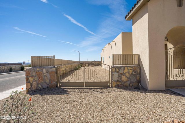 3001 Don Buck Drive, Las Cruces, NM 88011