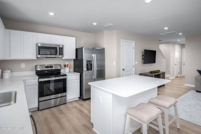 2069 Lewis Creek Circle NE, Winnabow, NC 28479