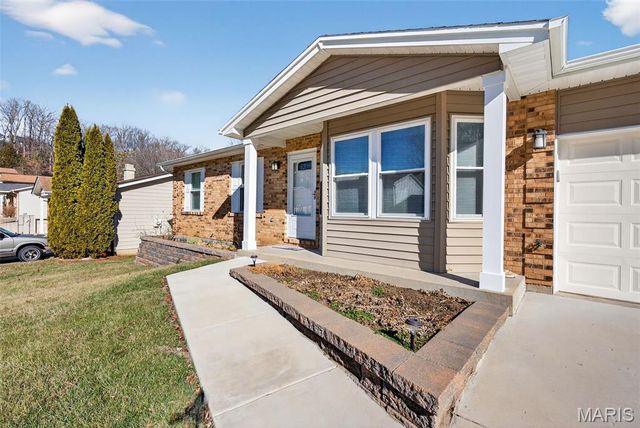 50 Sparrow Point Circle, Fenton, MO 63026