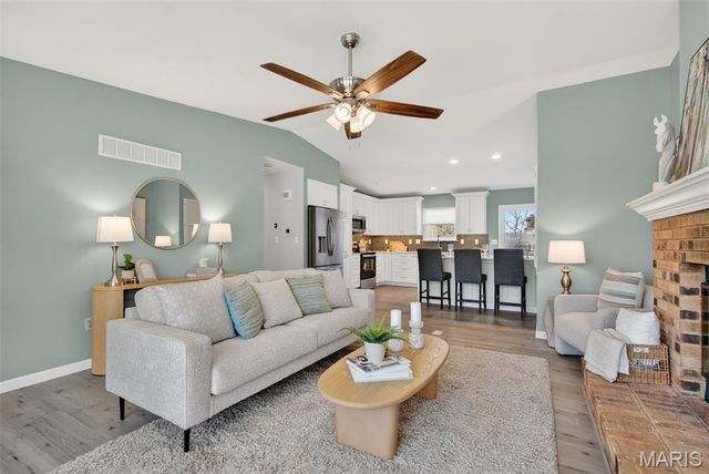 50 Sparrow Point Circle, Fenton, MO 63026