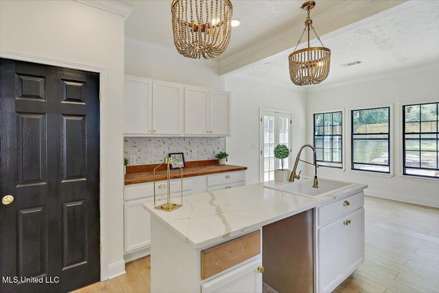 4017 Pine Hill Drive, Jackson, MS 39206