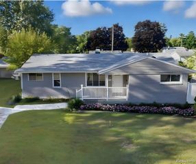 2075 Gulliver Drive, Troy, MI 48085