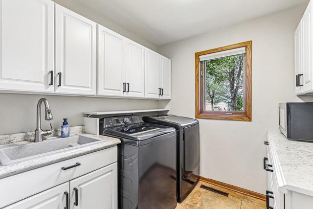 5209 Comanche Way, Madison, WI 53704