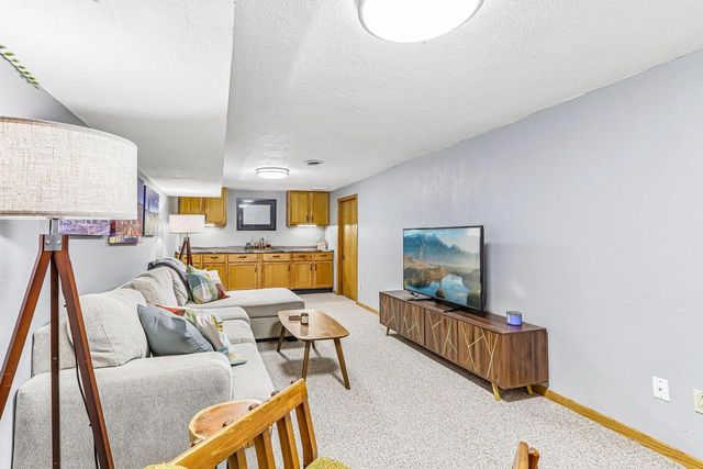 5209 Comanche Way, Madison, WI 53704