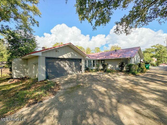 656 Mauna Loa Court, Diamondhead, MS 39525