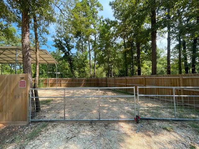 552 Alta Vista Drive, Livingston, TX 77351