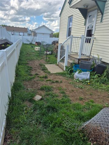 1013 Henry St, Belle Vernon, PA 15012