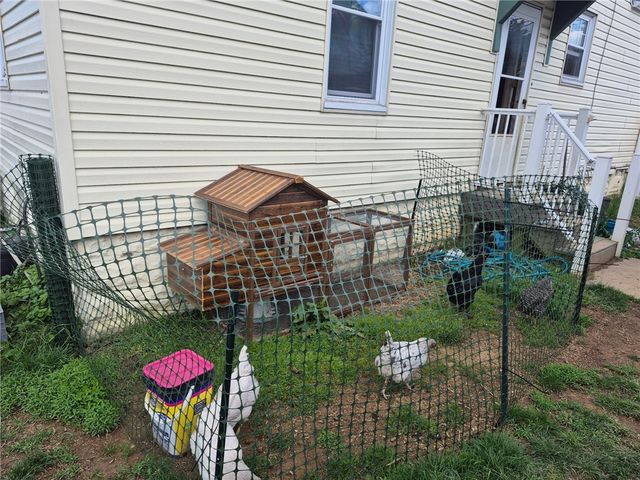 1013 Henry St, Belle Vernon, PA 15012