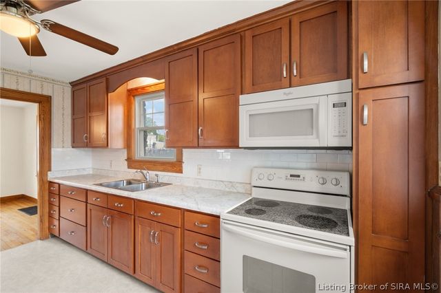 200 N Indiana Avenue, Sellersburg, IN 47172