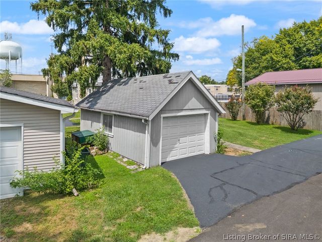 200 N Indiana Avenue, Sellersburg, IN 47172