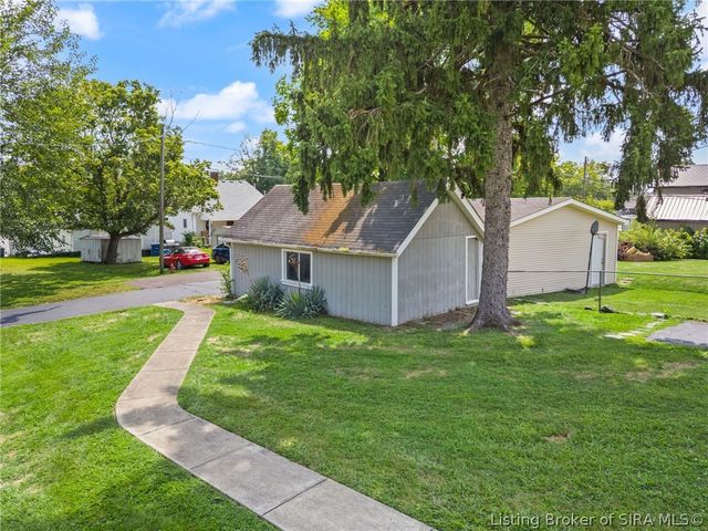 200 N Indiana Avenue, Sellersburg, IN 47172