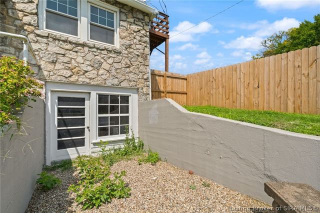 200 N Indiana Avenue, Sellersburg, IN 47172