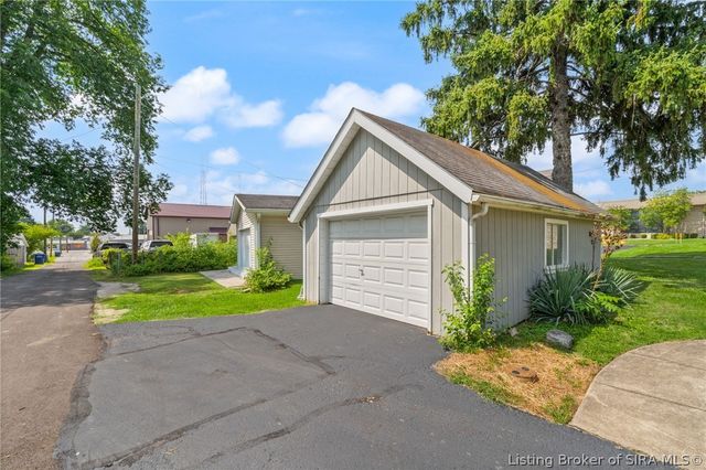 200 N Indiana Avenue, Sellersburg, IN 47172