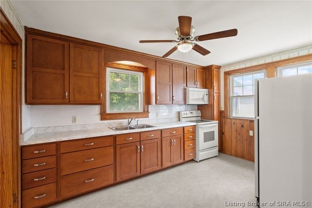 200 N Indiana Avenue, Sellersburg, IN 47172