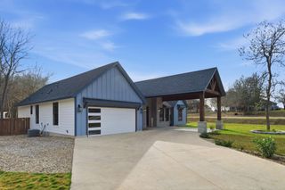 105 Laumaia LN, Bastrop, TX 78602